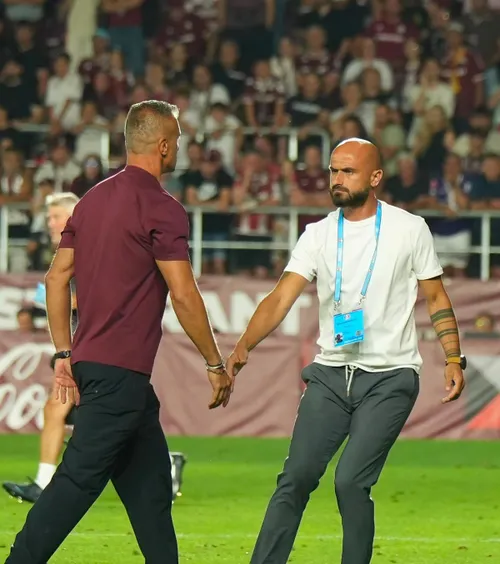 Pancu, scandal imens    FOTO.  Antrenorul Rapidului,  eliminat cu Dinamo  după o criză de nervi! Ținut cu greu de staff + faza de la care a plecat totul