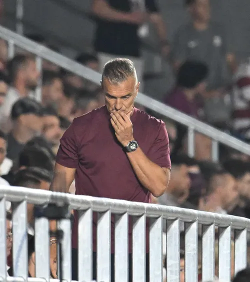 „Vreți să iau pastile să dorm pe bancă?”   Reacția lui Daniel Pancu după ce  a fost eliminat cu Dinamo:  „Au făcut-o intenționat!” + Marea problemă de la Rapid