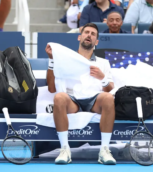 Surpriză uriașă la Cincinnati!   Novak Djokovic, eliminat  de un adversar venit din calificări! Imagini îngrijorătoare cu sârbul