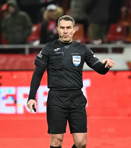 S-a pozat cu Istvan Kovacs    Celebrul lider de galerie din România,  imagine neașteptată cu arbitrul FIFA