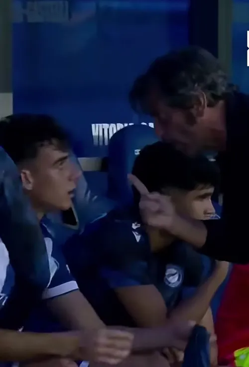 Reacția furioasă a lui Angel Perez (Alaves) după ce a fost înlocuit și avertismentul dur al antrenorului Quique Flores