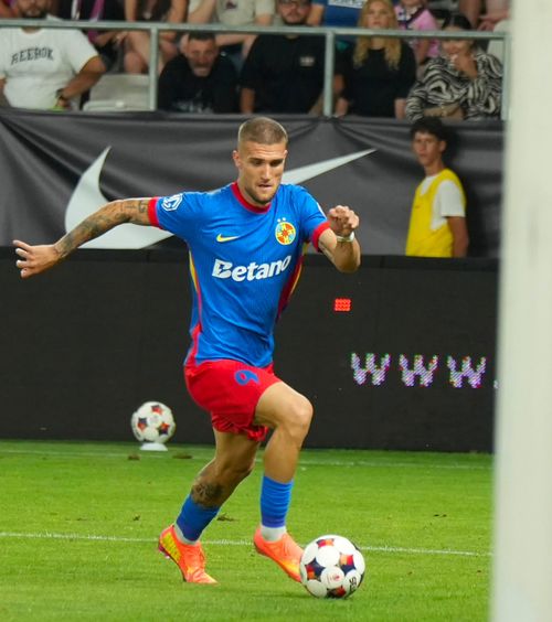 S-a trezit Bîrligea!  „Dublă”. Într-un moment când era tot mai contestat, vârful FCSB a înscris după fix o lună:  ce gest a făcut după primul gol
