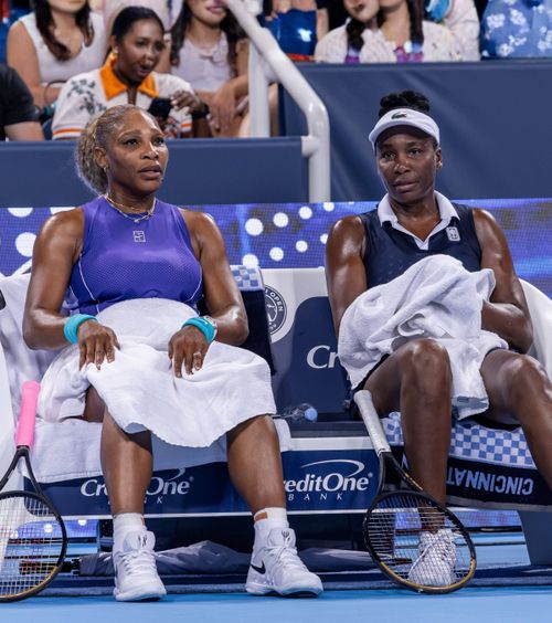 Serena și Venus, împreună după 4 ani  Cum s-a terminat meciul surorilor Williams + De ce  nu s-a jucat pe terenul central  de la Cincinnati