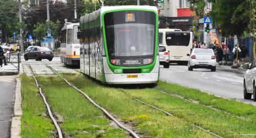 Schimbarea extraordinară pentru zeci de mii de bucureșteni care folosesc zilnic linia 32. Tramvaiele circulă acum ca bărcile pe valuri pe al doilea cel mai folosit traseu STB din București