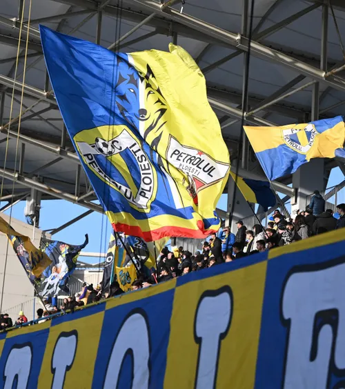 Rasism înainte de „Primvs Derby”    FOTO:  Mesajul afișat de  fanii Petrolului,    înaintea duelului cu Rapid din Liga 1
