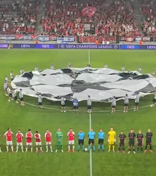 Imnul Ligii în România după 7 ani!   Ce frumos a răsunat în Giulești cântecul-simbol   de Champions, la Hapoel vs Sabah. De la CFR nu l-am mai auzit!