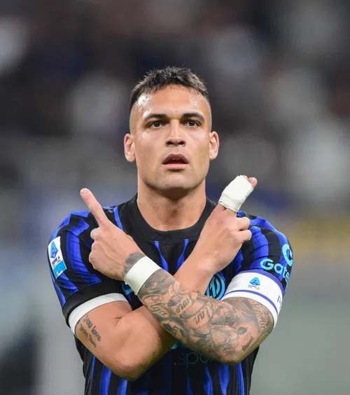 Barcelona îl vrea pe Lautaro  Răspunsul lui Inter după interesul manifestat pentru căpitanul lui  Cristi Chivu