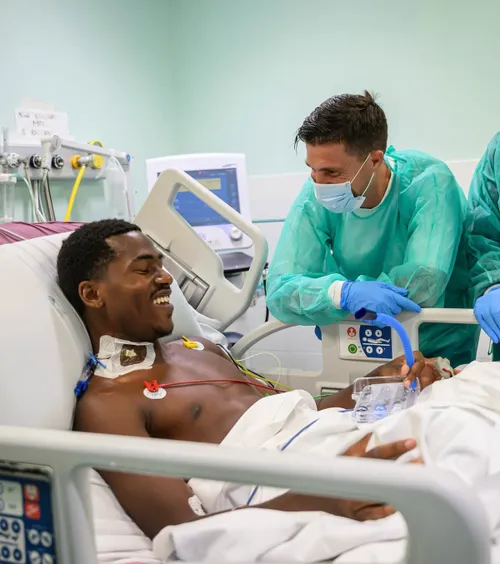 S-a trezit din comă    FOTO:  Jucătorul din Serie A care era aproape să se înece,  în stare stabilă  » Ce discuție a purtat cu doctorul