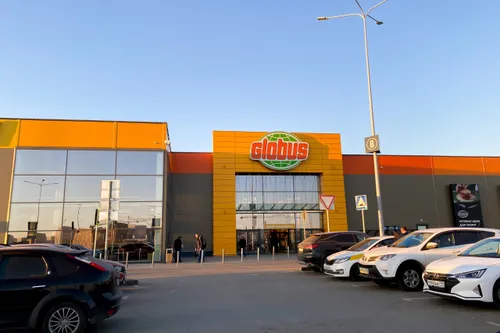 Bătălia de la rafturi pentru noi 🛒 Gigantul Globus ia în calcul să intre pe piața locală, reprezentații marelui rival Lidl și Kaufland au venit la București