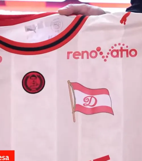 Cum arată noul tricou   Dinamo  a scos la vânzare un echipament special, cu sigla cerută de fani: care e scopul