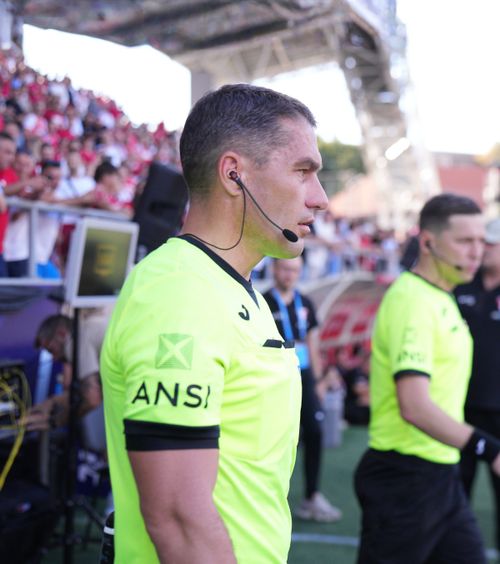 Gol anulat după 8 minute    FOTO:  Faza din  UTA Arad - Corvinul  care le-a dat bătăi de cap arbitrilor. De ce nu a fost validată reușita