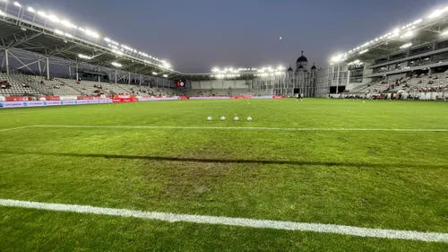 Așa arată gazonul de pe stadionul Arcul de Triumf, înainte de Dinamo - U Cluj (foto: Iosif Popescu/GOLAZO.ro)