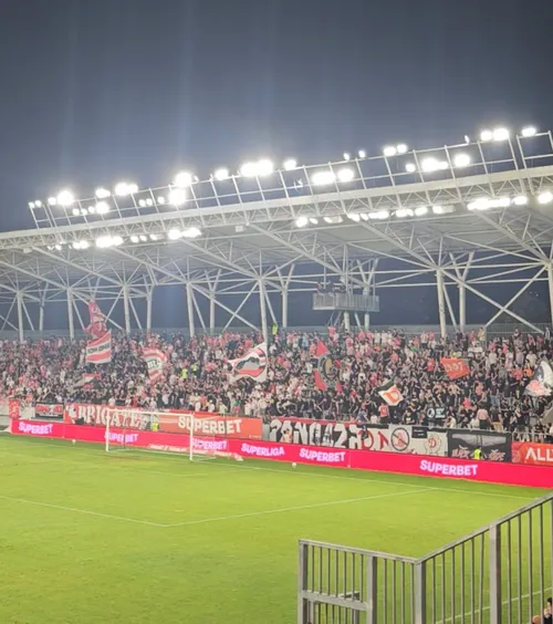 Nicolescu, apărat pe „Arc”   VIDEO.  Ce au făcut fanii lui Dinamo în momentul în care  galeria a început să-l înjure din nou