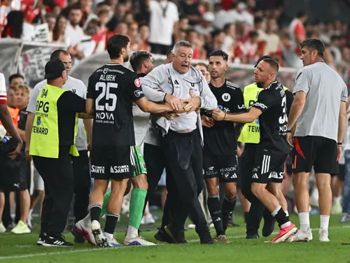 Cristiano Bergodi, eliminat după meciul Dinamo - U Cluj. Foto: Raed Krishan/GOLAZO.ro