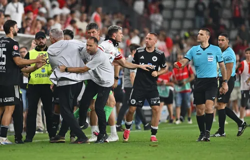 Cristiano Bergodi, eliminat după meciul Dinamo - U Cluj. Foto: Raed Krishan/GOLAZO.ro
