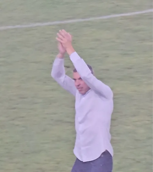 L-a făcut uitat pe Kopic   VIDEO.   Galeria lui Dinamo i-a scandat în premieră  numele lui Nuno Campos!  Gestul făcut de portughez: „E sufletul nostru”
