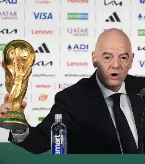 Infantino, insultă bizară   VIDEO.  Șeful FIFA, după ce un jurnalist cu chelie l-a întrebat  dacă a trădat fotbalul:  „Ne vedem la coafor”