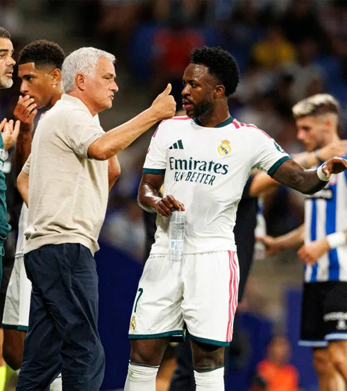 „Suntem în epoca hărțuirii”   FOTO.  Mourinho  îl apără pe Vinicius,  după incidentele din prima etapă: „E prea mult”. A primit o replică dură