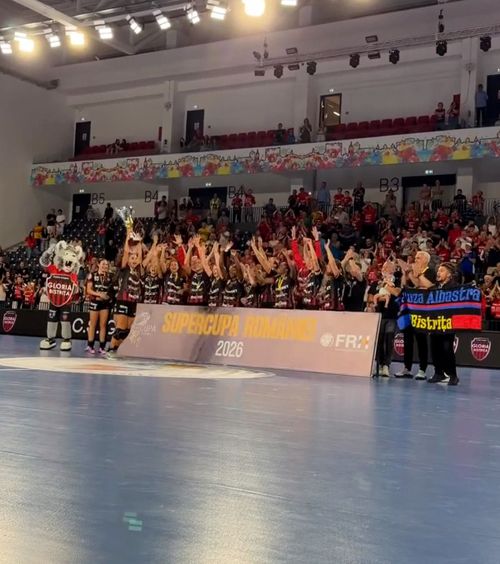 Gloria Bistrița a câștigat Supercupa României   VIDEO.  Campioana  a surclasat-o  în finală pe Corona Brașov! CSM București a cucerit bronzul după un meci nebun