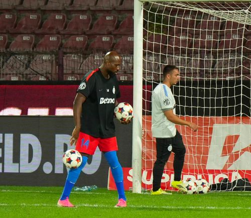 CFR - FCSB. Arnold Garita a impresionat încă de la încălzire (1).jpeg