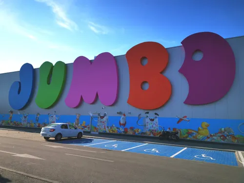 Mesaj de la Jumbo, magazinul-capcană inclusiv în București, unde intri să iei o foarfecă și ieși cu cardul gol, bine că nu vând și pe caiet! Ce spune retailerul despre prețuri