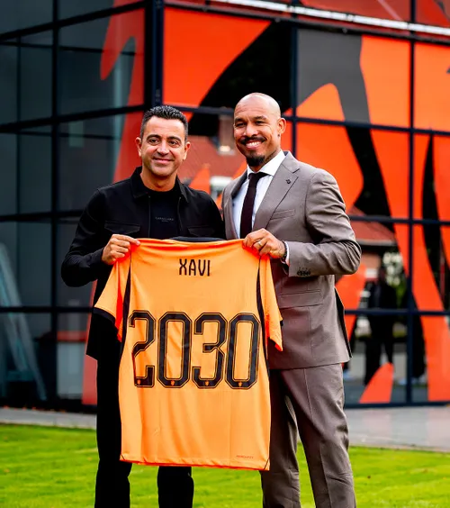 „Xavi, ca ciocolata”  Sinceritate maximă la prezentarea noului selecționer al Olandei:  „Guardiola și Slot au fost primele opțiuni”.  Reacția catalanului