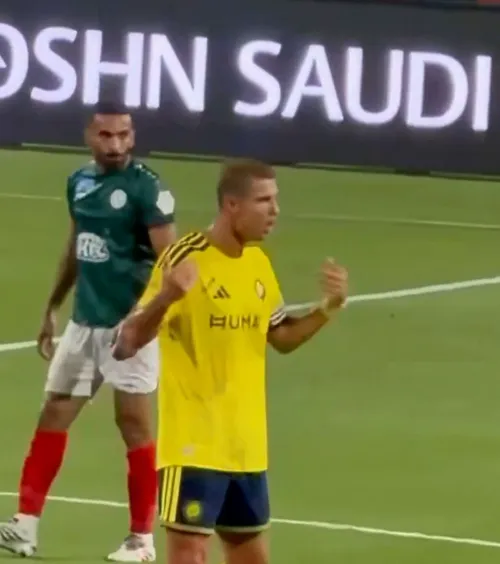 Cristiano Ronaldo și-a ieșit din minți   FOTO  . I-a certat pe coechipieri în plin meci și a plecat furios la vestiare:  n-a mai jucat în a doua repriză!
