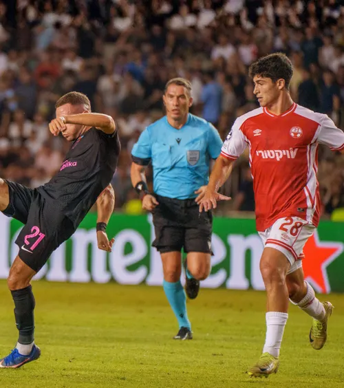 Kovacs, jocul și scandalul!   FOTO:  Al doilea meci de Champions,  al doilea cu acuzații grave.  Primul jucător eliminat, atac frontal. Ce a spus de arbitru!