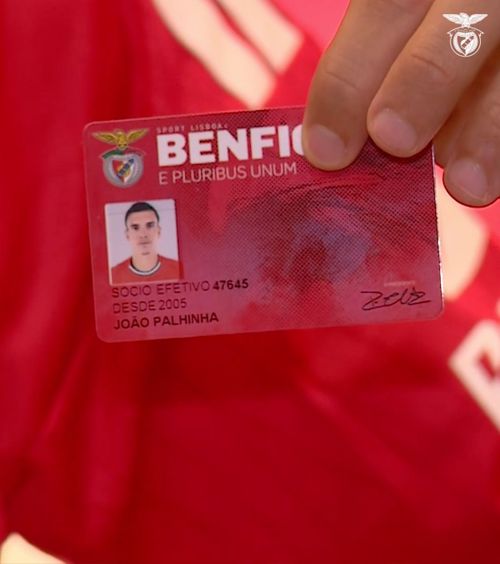 Transferul ascunde un detaliu incredibil  A crescut la rivală, dar are card de socio al clubului  de la 10 ani