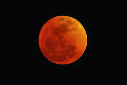 Luna Sângerie e la noapte. De unde din București poți vedea cel mai bine acest spectaculos fenomen astronomic