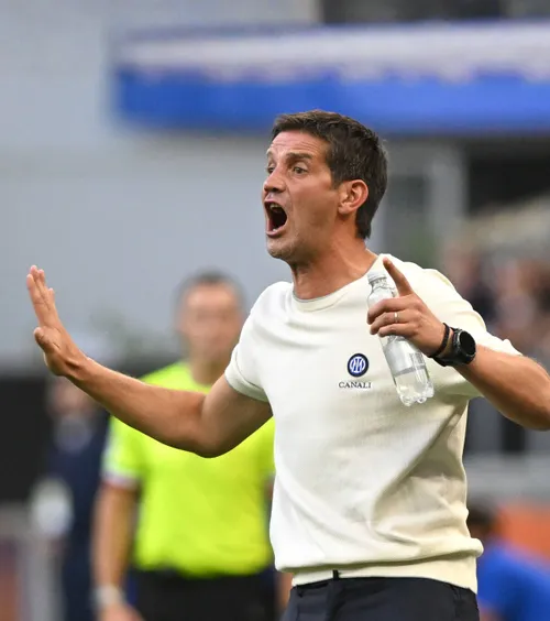 Chivu va fi premiat la Scala din Milano   Cea mai importantă sală a Italiei,  deschisă pentru antrenorul lui Inter