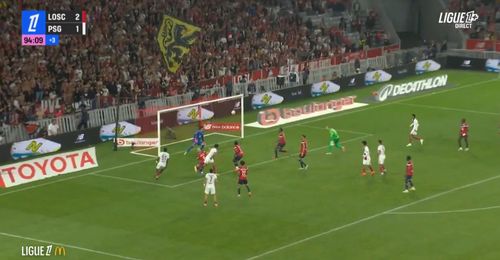 Golul egalizator marcat de Marquinhos în meciul cu Lille. Foto: captură X/@ligue1plus