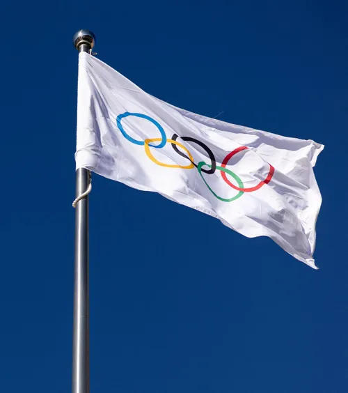 Adus în cătușe de mascați!   FOTO-VIDEO.  Șeful Comitetului Olimpic, arestat preventiv. E acuzat de corupție »  Șocant: nu poate fi demis!