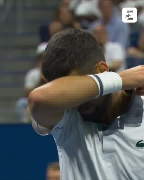 Novak Djokovic, în lacrimi în timpul meciului cu Mariano Navone de la US Open. Foto: captură X / @eurosport_fr