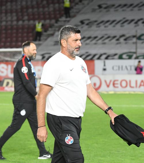 „Asta e o povară la FCSB”   Baciu s-a supărat pe jucători:  „Prunele sunt stricate”. Antrenorul vorbește de presiune și de sistemul care eșuează