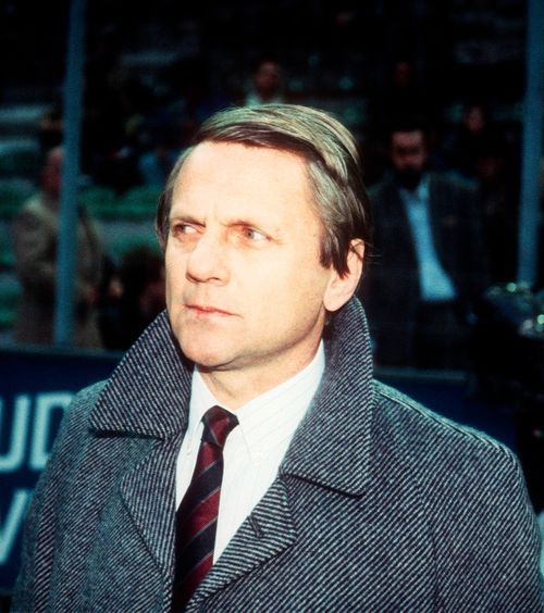 Confesiunea lui Mircea Rădulescu, la 85 de ani  Regretul carierei: „Îmi pare tot mai rău că m-am grăbit cu demisia.  I-am făcut o surpriză neplăcută lui Lucescu”