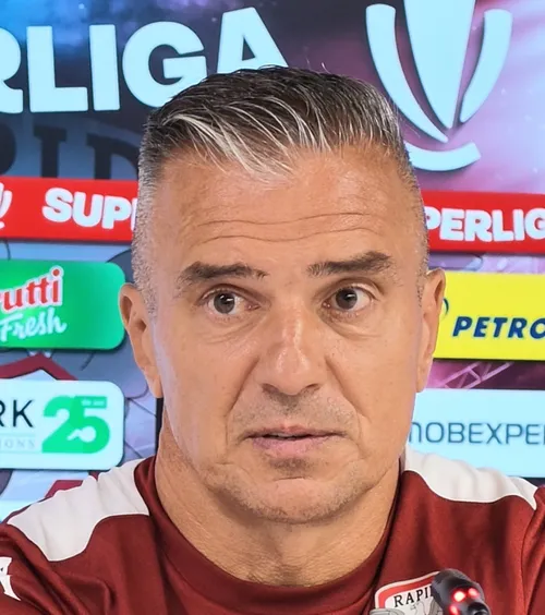 De ce e supărat Pancu  Antrenorului nu-i place ceva la Rapid:  „Nu justifică nimic asta”