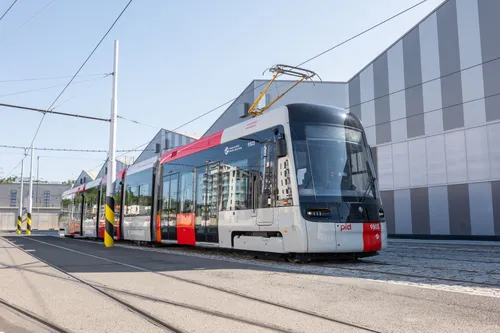 Licitația pentru zeci de tramvaie noi în București, lansată azi de PMB. Cum arată tramvaiele Skoda, strănepoatele bătrânei Tatra, cu care cehii vor să intre pe străzile din oraș