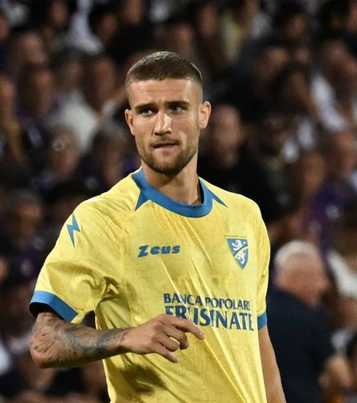Bîrligea, ce ghinion!   FOTO.   A marcat la primul meci ca titular pentru Frosinone, dar arbitrii  i-au anulat golul