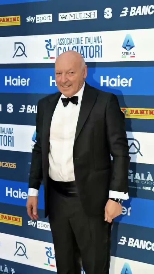 Giuseppe Marotta, președintele lui Inter, alături de jucătorii nerazzurri premiați la Gran Galà del Calcio. Foto: captură X / @Inter