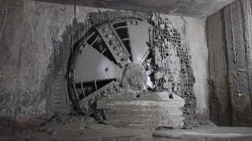 VIDEO | Cârtița „Sfânta Ana” a străpuns peretele viitoarei stații Piața Montreal de pe M6, metroul spre Otopeni. Până acum, tunelul de pe linia 1 are aproape 3 km