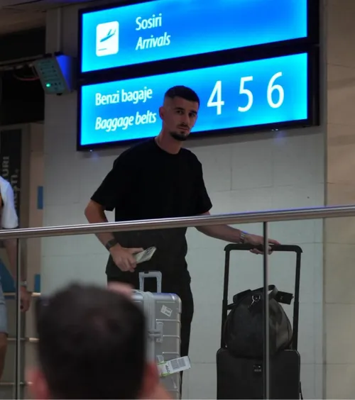 Korenica a ajuns la București  De cine a fost  așteptat la aeroport  și ce urmează pentru viitorul jucător de la FCSB