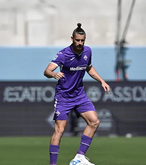 Continuă coșmarul pentru Drăgușin   FOTO.  Fundașul român  a dat o pasă de gol   în meciul cu Torino, dar Fiorentina a pierdut și e ultima în Serie A