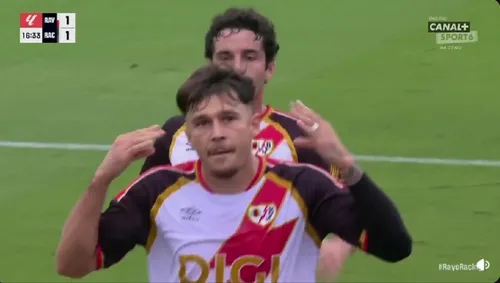 Golul și gesturile facute de Rațiu în Rayo Vallecano - Racing Santander Foto captură VIDEO Reedit.jpg