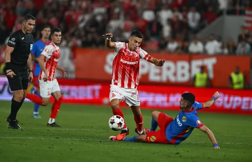 Dinamo - FCSB. Penalty-ul cerut de „câini” și decizia lui Istvan Kovacs (FOTO: Raed Krishan / GOLAZO.ro)