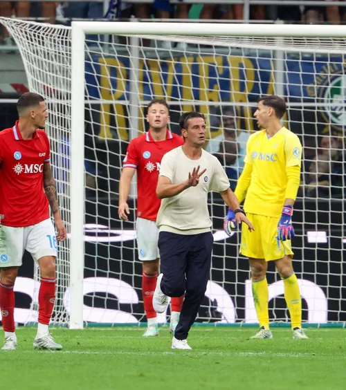 Cum a surprins Chivu Italia  Cele două  lucruri extraordinare  făcute de român la Inter - Napoli 3-2