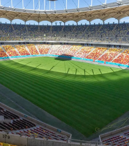 Liber la fotbal pe Arenă!   FOTO:  Cum arată  noul gazon  de pe cel mai mare stadion din România + Ce se întâmplă cu tabela