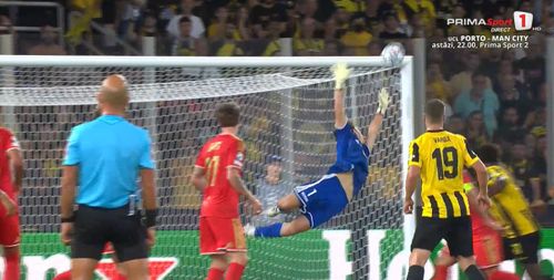 AEK Atena - LASK Linz. Golul spectaculos al lui Răzvan Marin. Foto: captură Prima Sport
