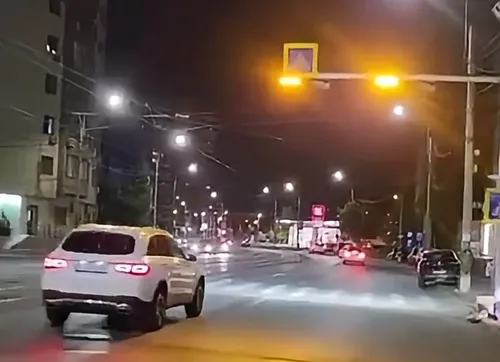 VIDEO | Cum funcționează și ce pericol tăcut înlătură prima trecere de pietoni inteligentă din București. E pe Șoseaua Chitilei, la intersecția cu Strada Prahova