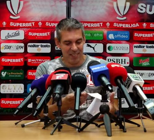 Campos, conferință ciudată  Dinamo e pe locul 1, dar antrenorul a venit cu discursul pe foaie:  „Nu ne batem la titlu!”